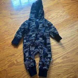 Mainio romper with hood guc